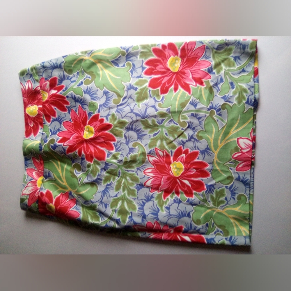 TALBOTS PETITE Floral Skirt with Red and Green Pattern SIZE 2 PETITE - Picture 4 of 7